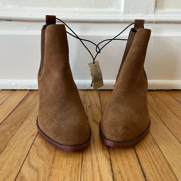 GAP Shoes - GAP Brown Suede Boots Size 6
